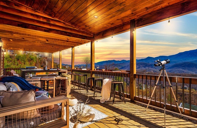 Amazing view, HotTub, Arcade,Theater,FirePit,Grill,Sauna,Putt putt, Pet Friendly