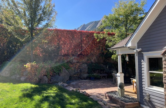 Amazing views, cozy home, steps to hiking & close to downtown