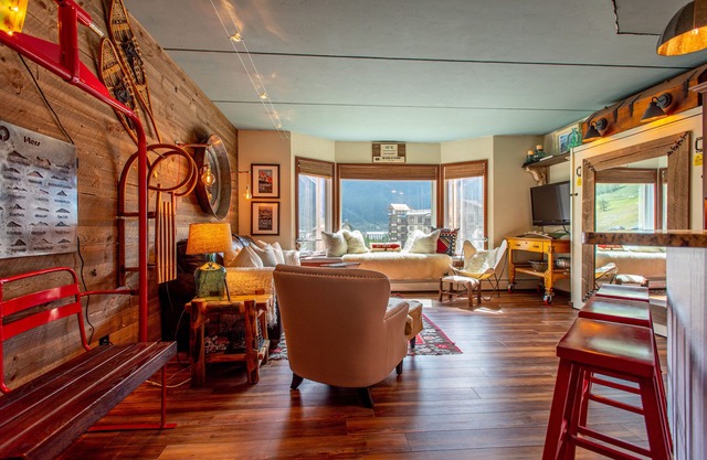Amazing Views, free wifi, free parking. Industrial Cozy Telemark Lodge studio