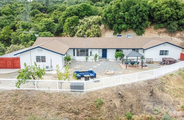 Amazing Views Hot Tub/Games/Fire pit 6BR Sleeps 16