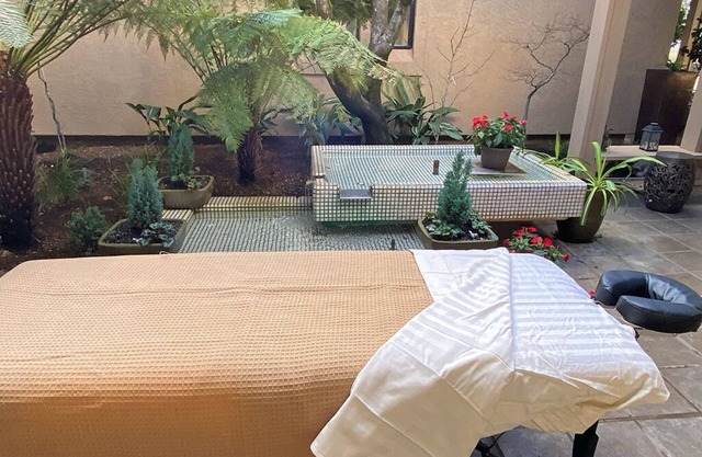Amazing Villa, 50' Pool, Gorgeous Garden, Views