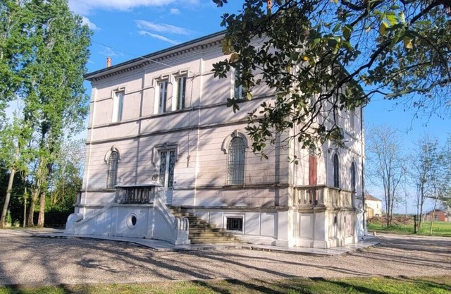 Amazing Villa in Migliarino