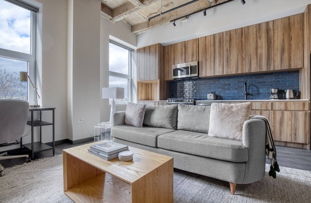 Amazing West Loop Jr 1BR w/Rooftop & Dog Wash, nr L, by Blueground
