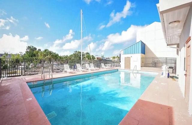 Amazing Yacht With Resort Amenities In The Heart Of Key Largo