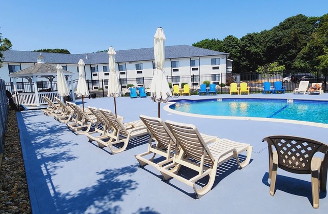 Ambassador Inn & Suites