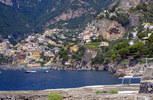 AMORE RENTALS - Villa Lo Scoglio with Direct Sea Access and Garden