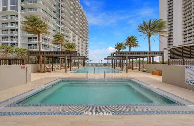AMRIT SPRING/SUMMER SPECIAL! Luxury Beachfront Resort/Condo 3/3