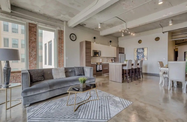 Amyfinehouse Downtown Dallas 3BR Loft+Pool+Free Parking+Gym+FreeBreakfast