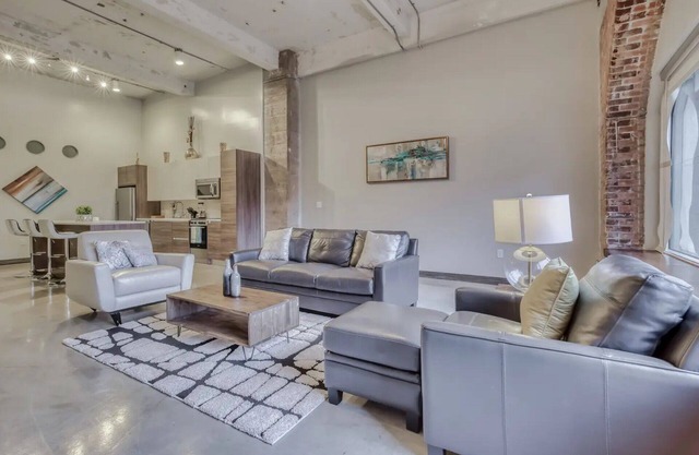 Amyfinehouse Downtown Dallas 2BR Loft Pool+Free Parking+Wifi+FreeBreakfast