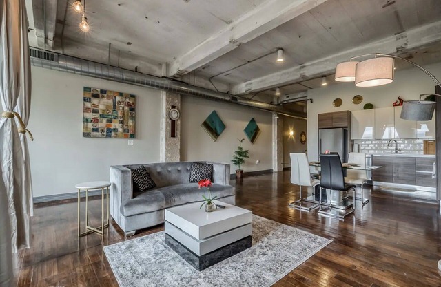 Amyfinehouse Downtown Dallas 2BR Loft+Pool+Views+Parking+Gym+FreeBreakfast