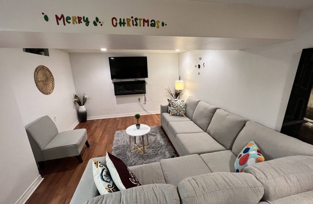 An Elegant and Cozy 2-bedroom space near Heartland Towncenter