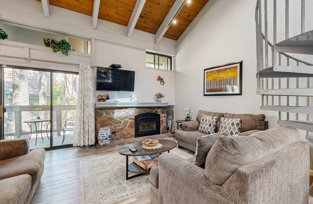 An elevated mountain escape awaits at this Lakeland Village townhome