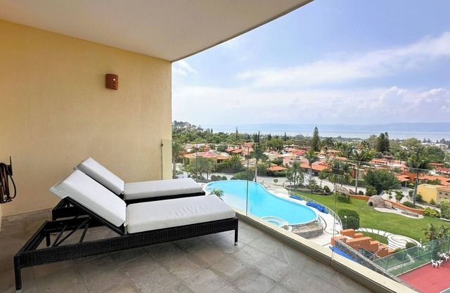 ANANA El Dorado 305 | Pool & Lake Views