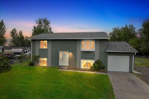 Anchorage 5BR Retreat Hikes, City & Comfort home