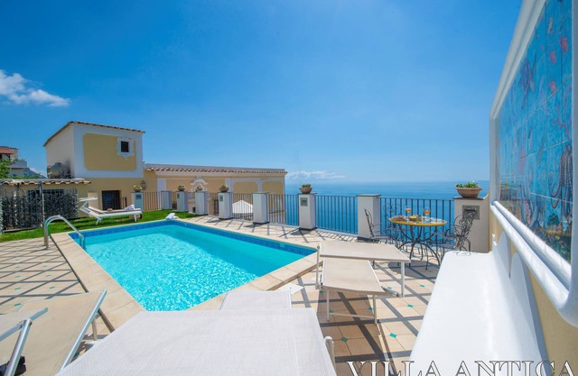 Ancient villa with fantastic sea view and swimming pool just a few minutes from Positano