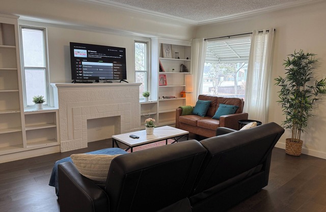 Andy - 5-Bdrm Gem: Prime Location & Pet-Friendly