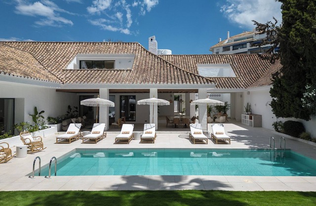 Anfitrion | Four Bedroom Villa