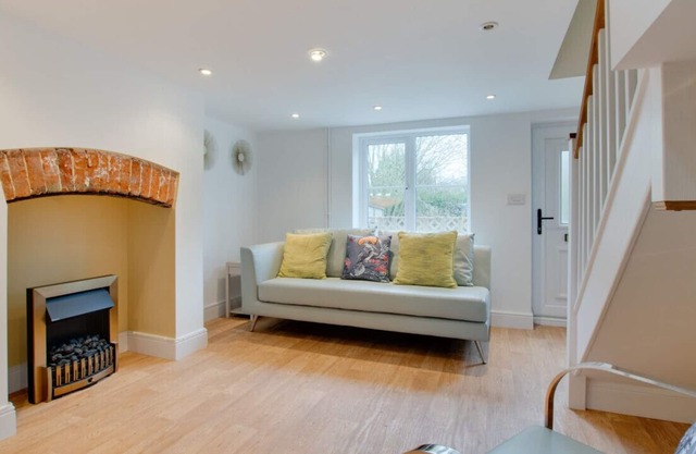 Angel Cottage - Two Bedroom House, Sleeps 4