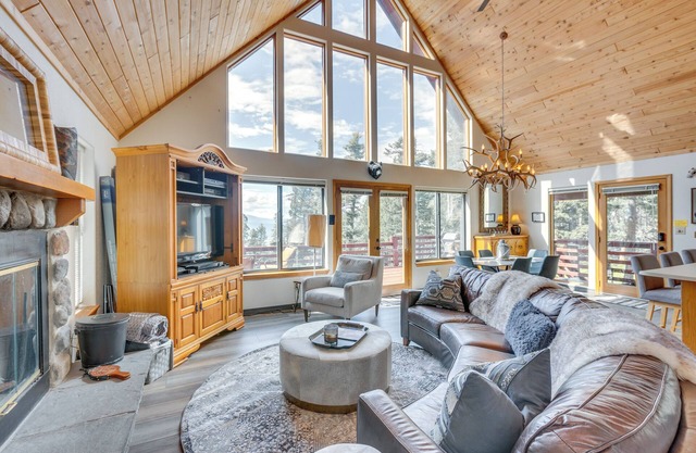 Angel Fire Retreat w/Hot Tub ~ 5 Mi to Skiing