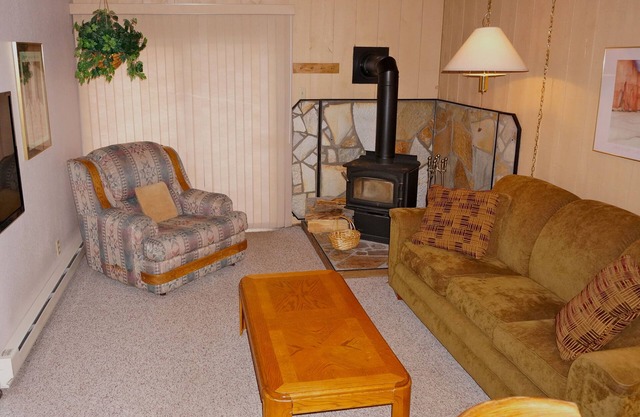 Angelhaus Ski in - Ski Out Condo Rental