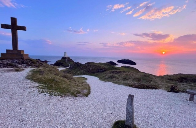Anglesey Retreat - 2 Beds - Sleeps 3 - Parking
