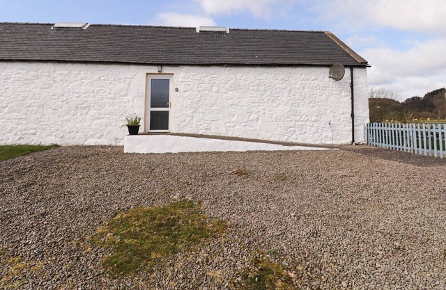 ANGUS COTTAGE, pet friendly, character holiday cottage in Dalbeattie