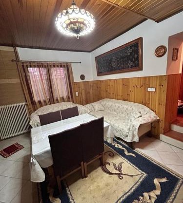 Anilio House