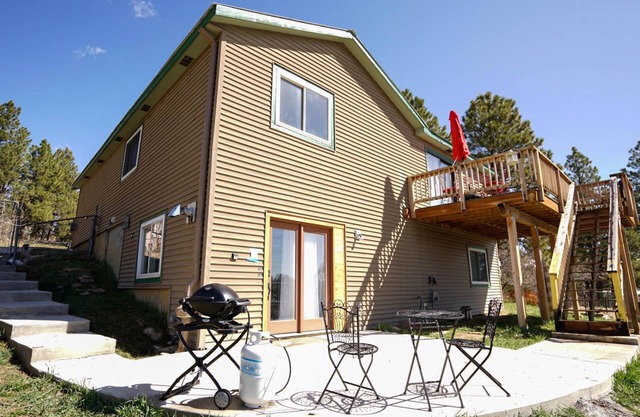 Animal Friendly Sunny Basement Suite near Durango