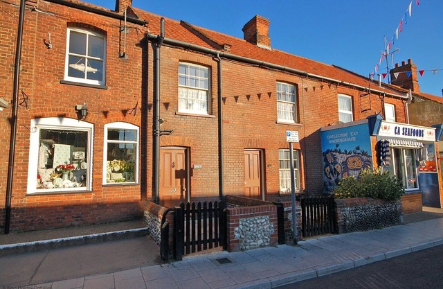 Annie's, Sheringham - a delightful cottage, oozing character and charm. Pet friendly.