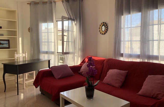 Apartment next to the beach with free Wifi, SAT TV, sea views