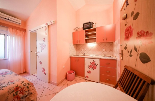Apartments Tara (103901-A1) - Brbinj (island of Dugi otok)