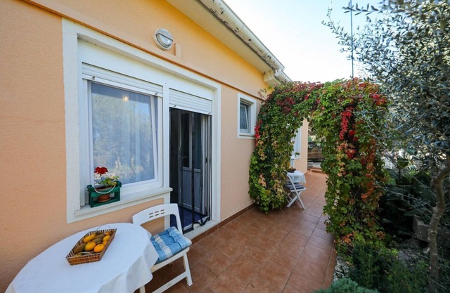 Apartments Tara (103901-A2) - Brbinj (island of Dugi otok)