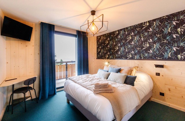 Apartment 'Lodge Six De Savoie' with Mountain View, Private Terrace and Wi-Fi