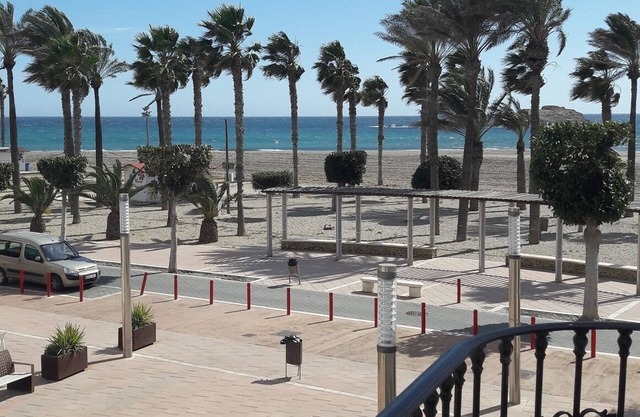 Apartamento céntrico en primera línea de Playa con vistas al mar