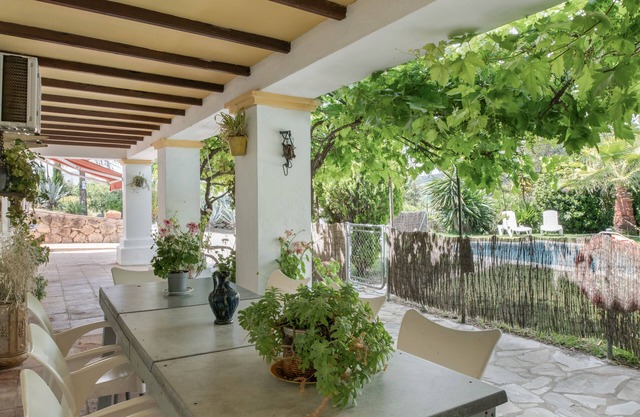 "Apartamento Cantarrana 2" with mountain views, pool, Wi-Fi, and air conditioning