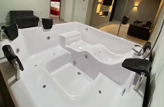 Apartamento con jacuzzi privado/ clandestino