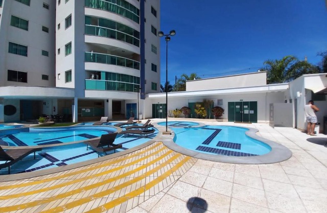 Apartamento com varanda gourmet e churrasqueira Caldas Nova