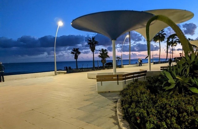 Apartamento de dos Dormitorios Reformado, en Primera Línea de Playa