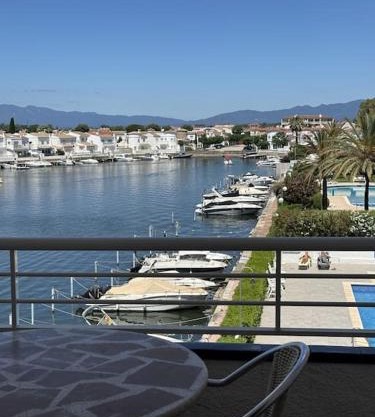 Apartamento en el Canal de Empuriabrava III