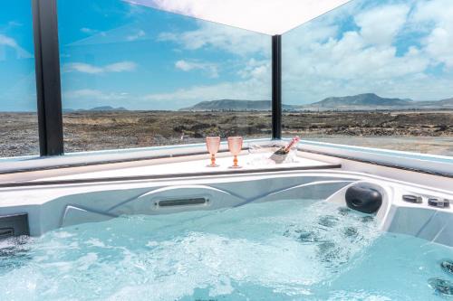 Apartamento moderno con jacuzzi y vista mar