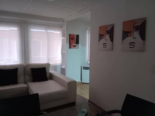Apartamento para cuatro Huspedes Amplio y Cntrico Ciutat Vella
