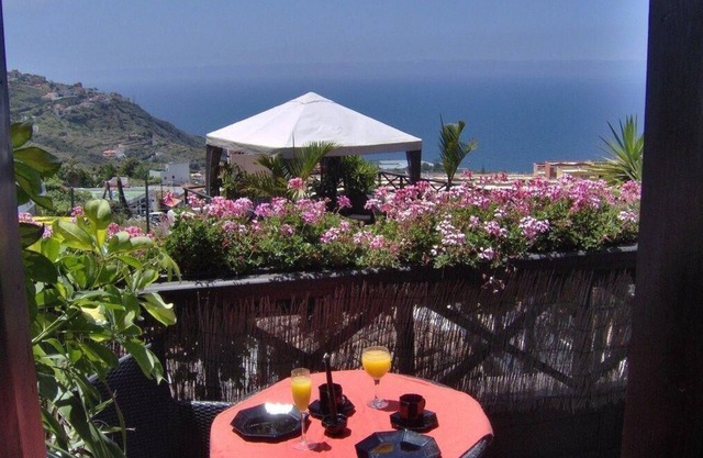 Apartamentos Monasterio de San Antonio - Modernes Apartment mit Balkon und Meerblick