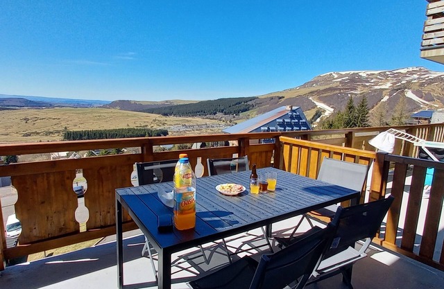 Apartment 4/6 pers Located on the heights of Super-Besse