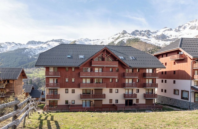 Apartment 'Appartement St François Longchamp' with Mountain View and Balcony