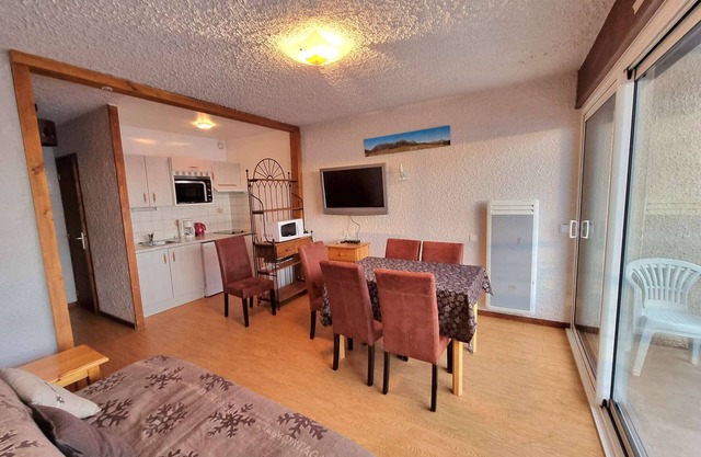 Apartment 6 pers, south balcony, WiFi, pets allowed, parking
