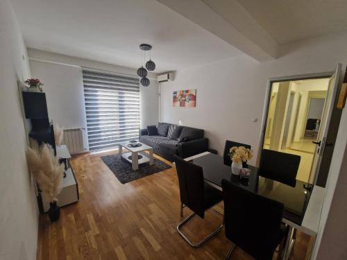 Apartman Tri S