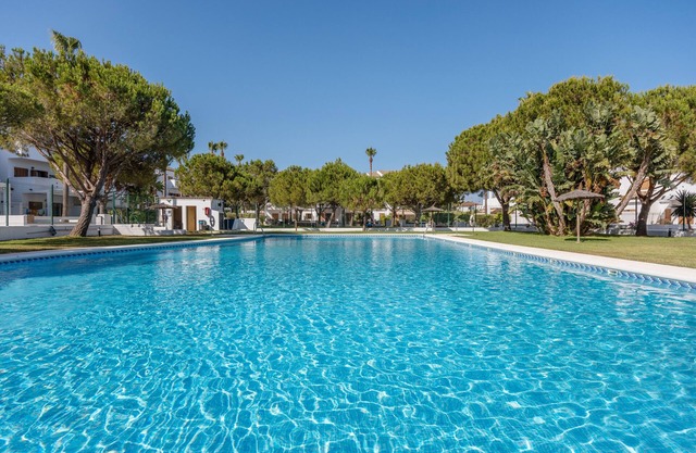 Apartment 'Viento Del Mar' with Shared Pool, Private Terrace and Air Conditioning.