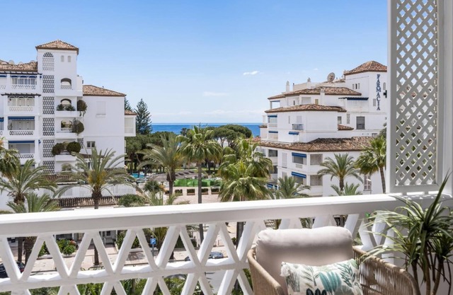 Apartment in Las Gaviotas for 4 people | Banus Rentals