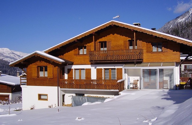 APARTMENT IN CHALET 70 M2, 3 bedrooms ind, Les CONTAMINES MONTJOIE 74 170