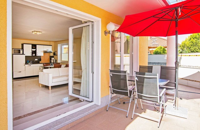 Apartment 01 - Barcelona - Villa Europa - Apartments with fireplace and shared pool
